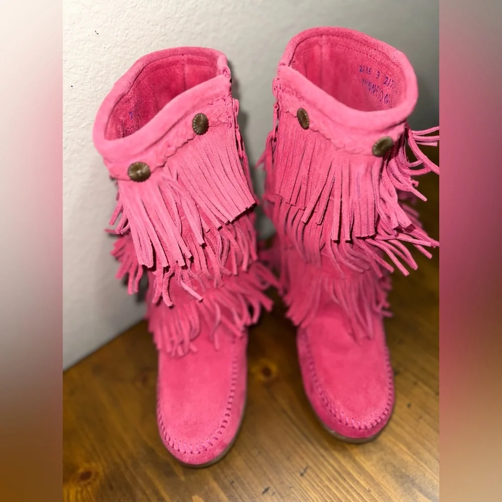 Minnetonka Pink Fringe Boots Kids Size 3 Boho Western Barbiecore‎ Suede